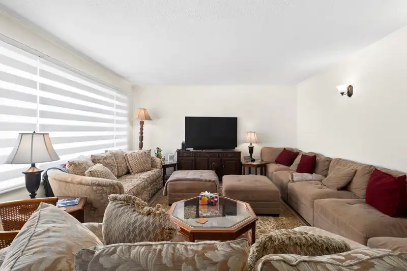 24775 56 AVENUE - photo 4 of 21