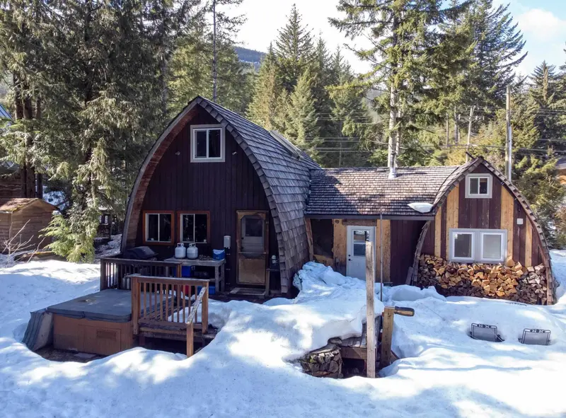 8160 ALPINE WAY - photo 1 of 24