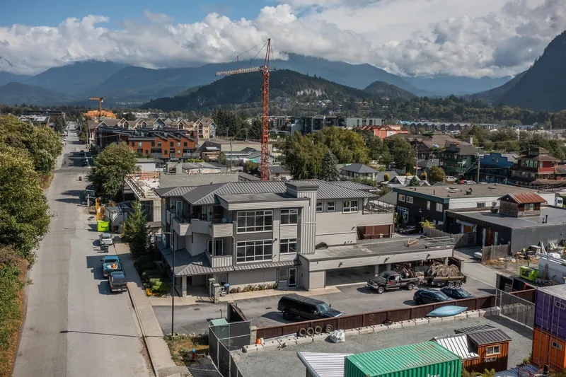 37738 THIRD AVENUE - photo 4 of 10