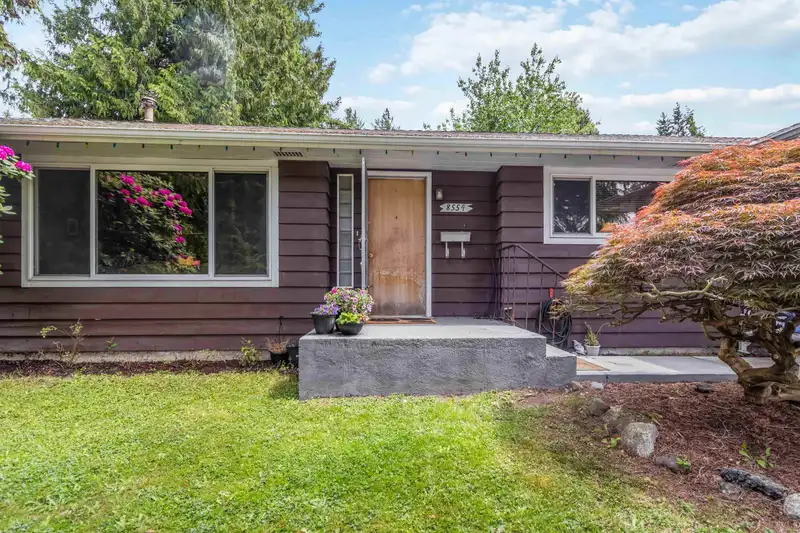 8554 109B STREET - photo 4 of 36