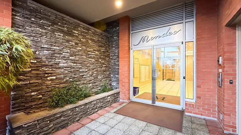 403 3811 HASTINGS STREET - photo 3 of 18