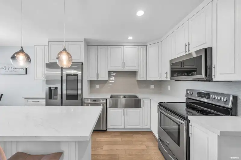 6655 - 6657 AUBREY STREET - photo 4 of 37