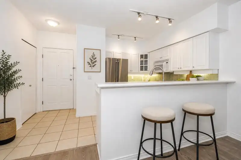 104 2755 MAPLE STREET - photo 4 of 10