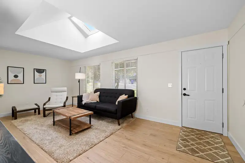 34895 LABURNUM AVENUE - photo 4 of 34