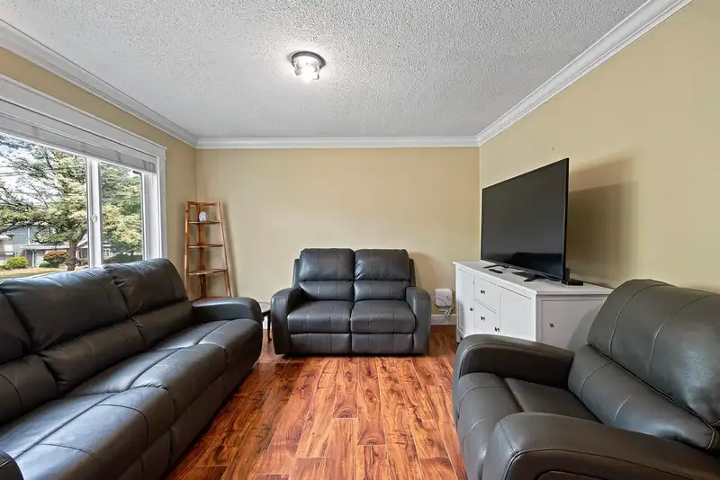 956 E 54TH AVENUE - photo 2 of 40