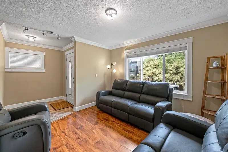 956 E 54TH AVENUE - photo 3 of 40