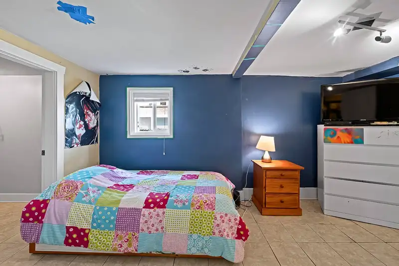 956 E 54TH AVENUE - photo 4 of 40