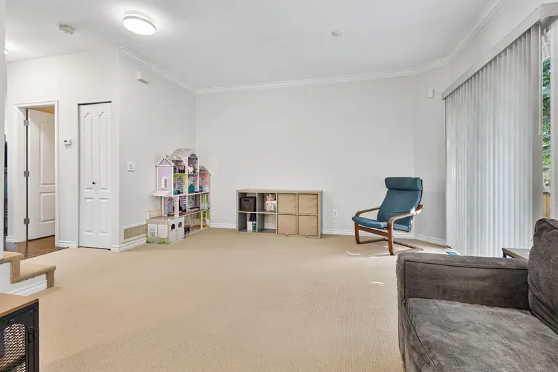 25 6588 188 STREET - photo 3 of 19