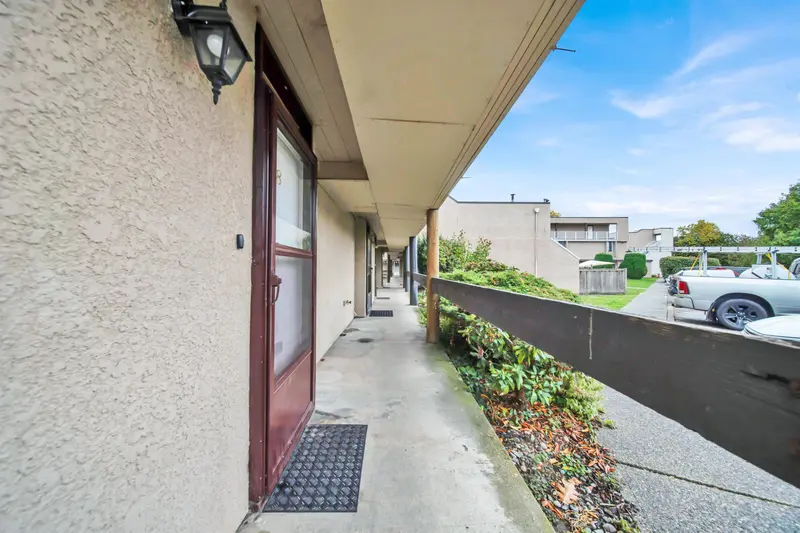 28 17702 60 AVENUE - photo 4 of 25