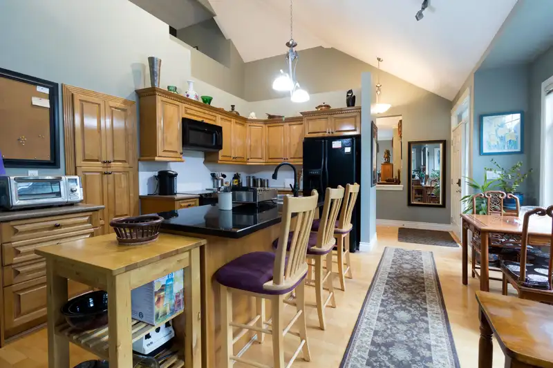 25 5688 152 STREET - photo 1 of 32