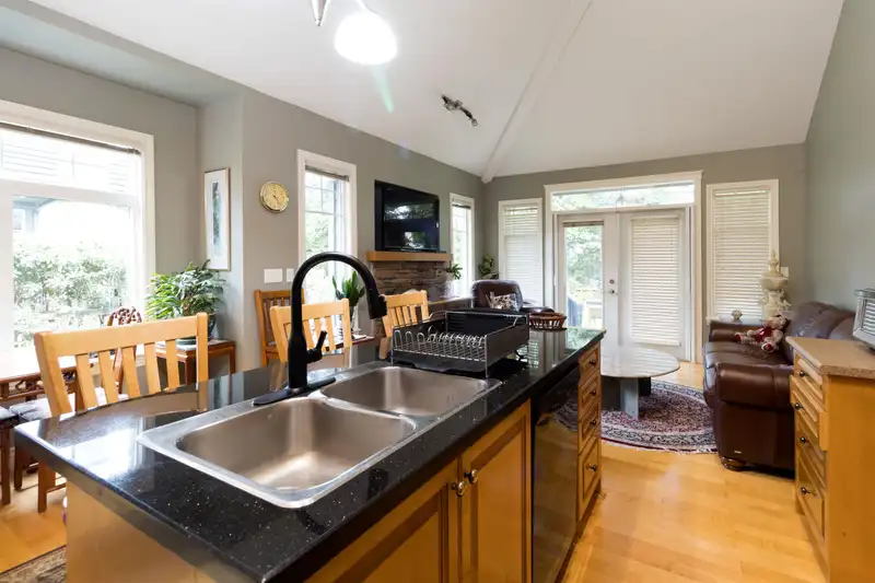 25 5688 152 STREET - photo 3 of 32