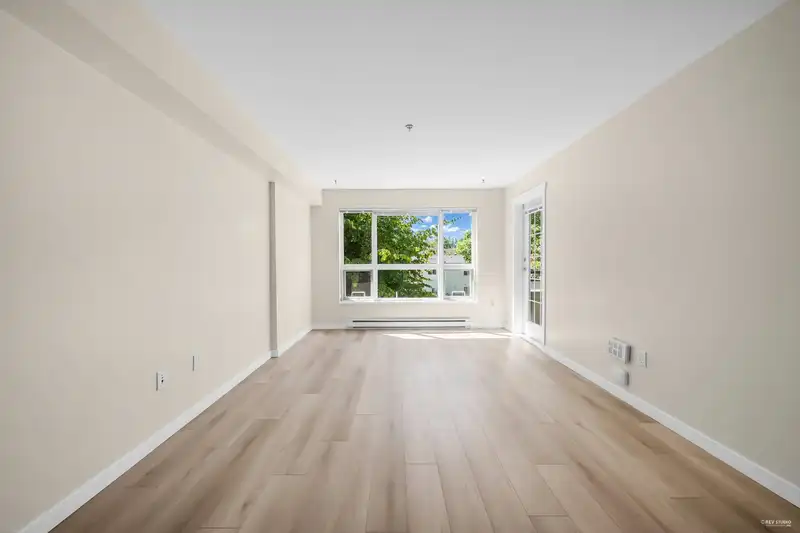 203 3575 EUCLID AVENUE - photo 2 of 26