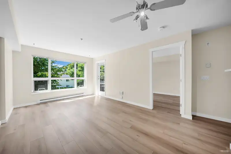 203 3575 EUCLID AVENUE - photo 3 of 26