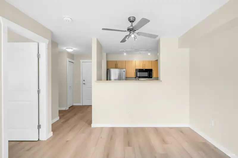 203 3575 EUCLID AVENUE - photo 4 of 26