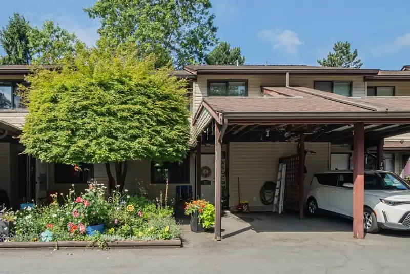 20 13990 74 AVENUE - photo 1 of 29