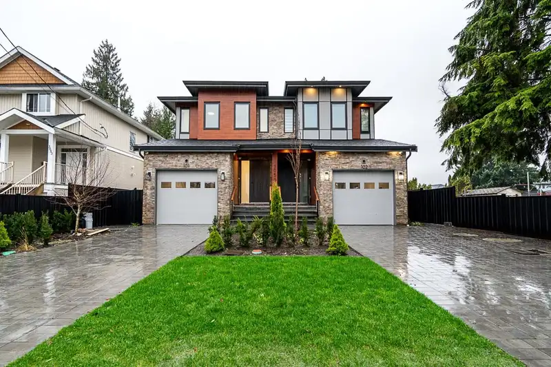101 3055 YORK STREET - photo 1 of 40