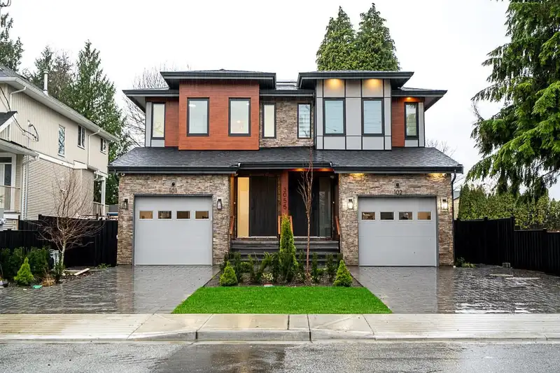 101 3055 YORK STREET - photo 3 of 40