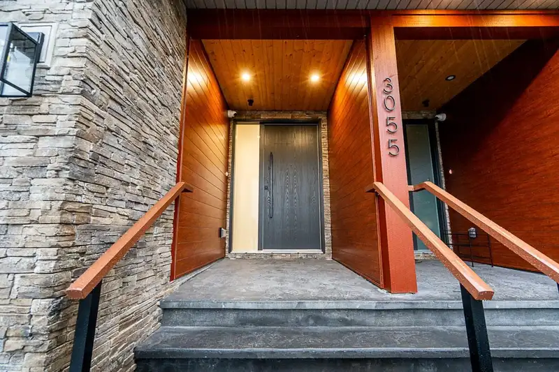 101 3055 YORK STREET - photo 4 of 40