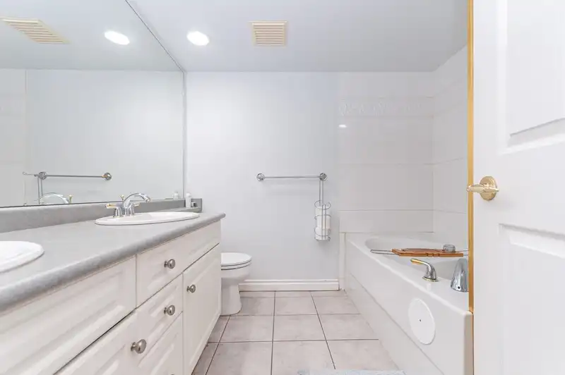 208 5650 OAK STREET - photo 4 of 13