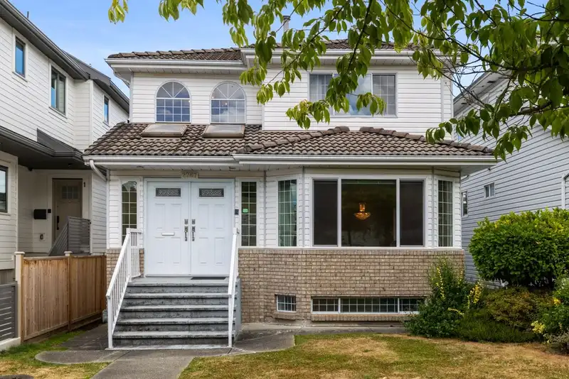 2267 E 35TH AVENUE - photo 1 of 38