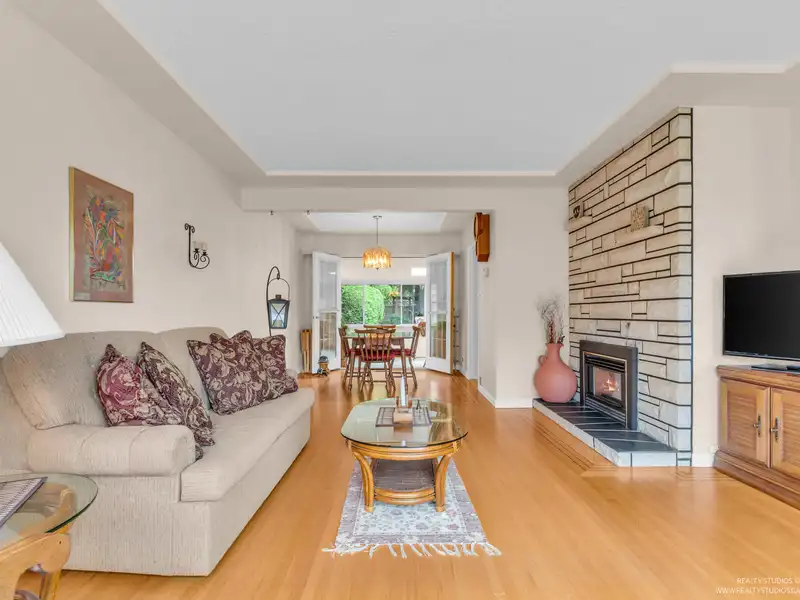 663 FAIRVIEW STREET - photo 3 of 16