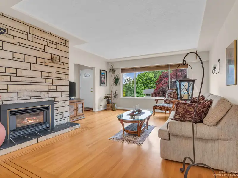 663 FAIRVIEW STREET - photo 4 of 16
