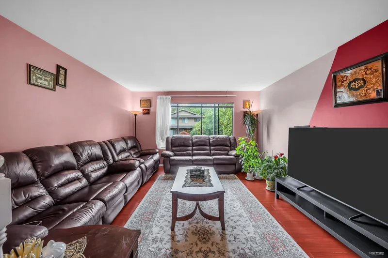 1112 HANSARD CRESCENT - photo 3 of 25