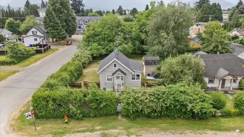 46028 KING AVENUE - photo 1 of 40