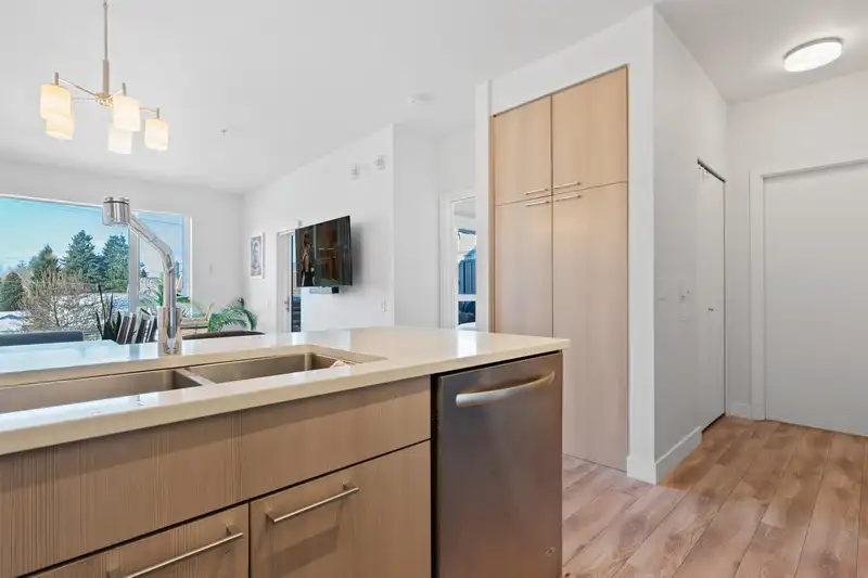 307 1201 W 16TH STREET - photo 2 of 29