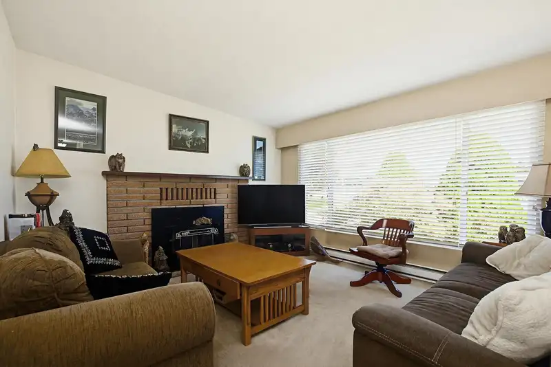 11895 230 STREET - photo 4 of 33