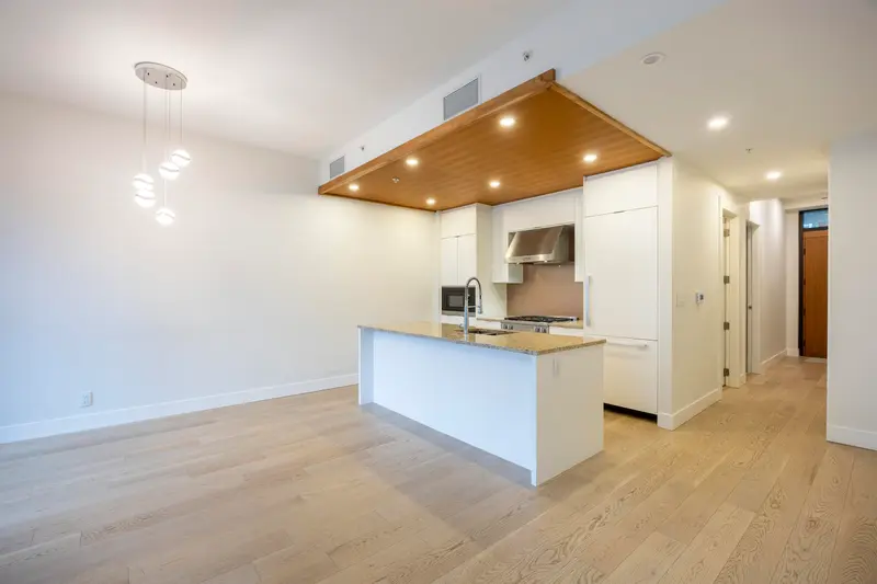 306 6687 NELSON AVENUE - photo 2 of 10