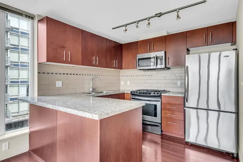 703 8288 LANSDOWNE ROAD - photo 3 of 16