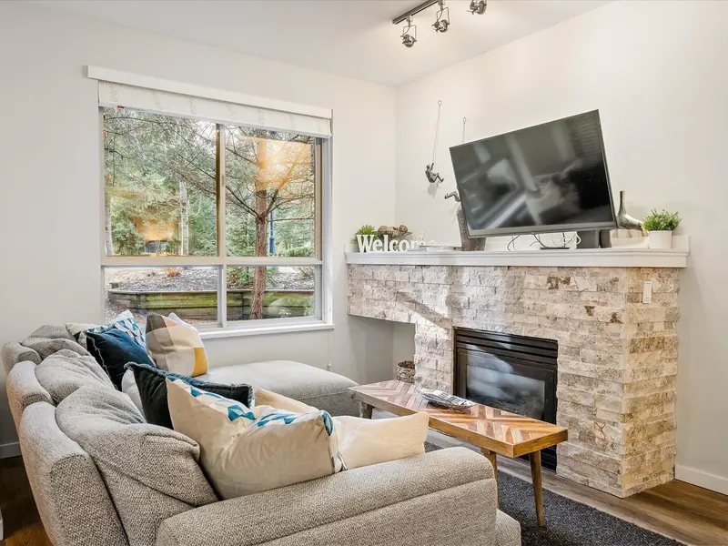 7 4385 NORTHLANDS BOULEVARD - photo 2 of 21