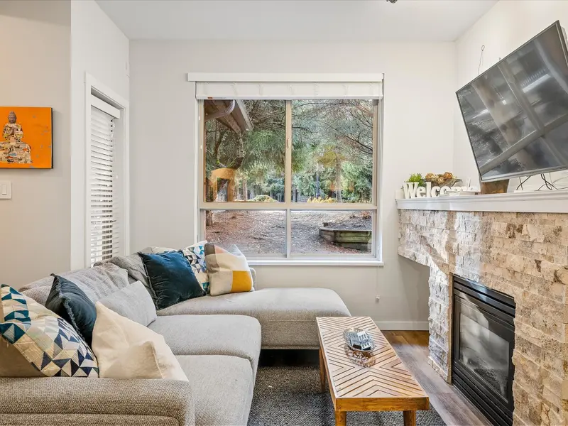 7 4385 NORTHLANDS BOULEVARD - photo 3 of 21