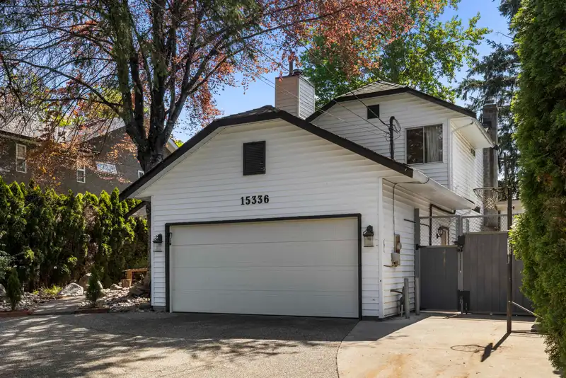 15336 112 AVENUE - photo 2 of 38