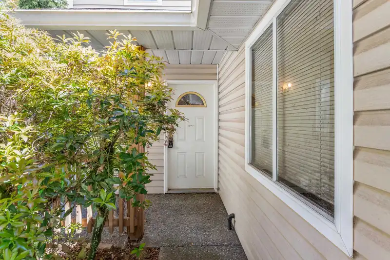 26 20699 120B AVENUE - photo 4 of 32