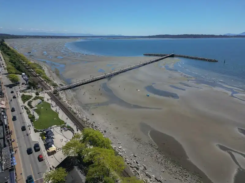 201 14881 MARINE DRIVE - photo 4 of 34