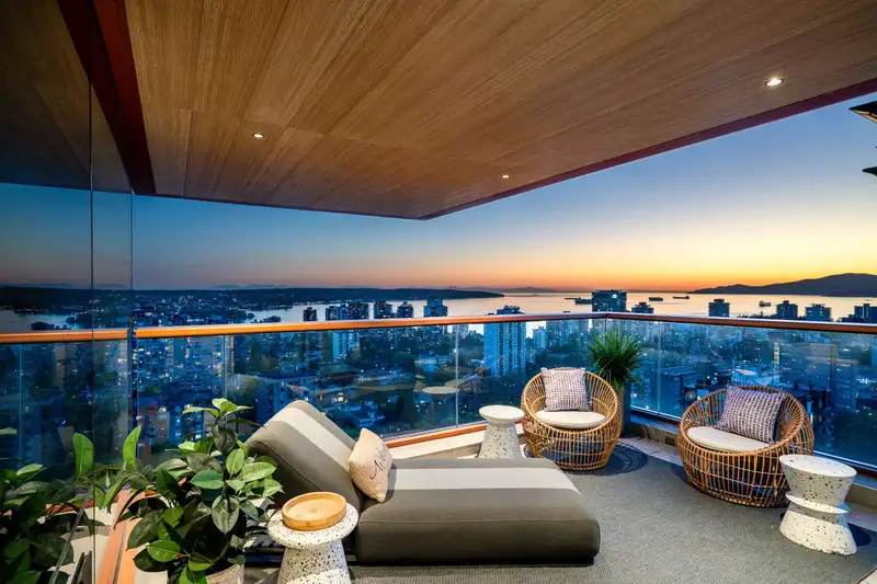 2901 1408 ROBSON STREET - photo 1 of 40