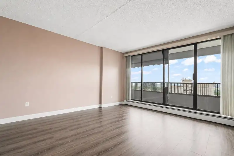 1607 6595 WILLINGDON AVENUE - photo 2 of 38