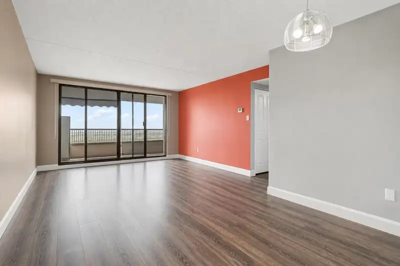 1607 6595 WILLINGDON AVENUE - photo 4 of 38