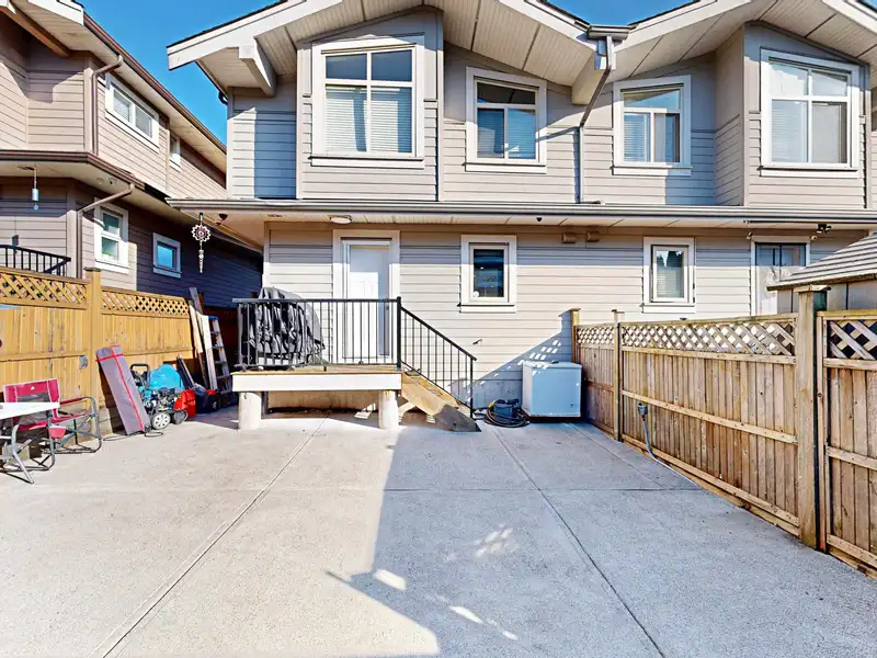 7377 STRIDE AVENUE - photo 3 of 35