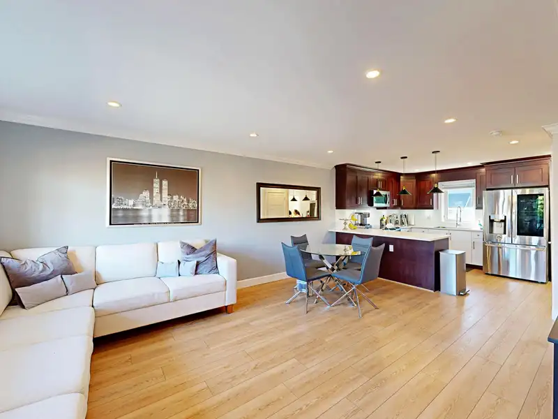 7377 STRIDE AVENUE - photo 4 of 35