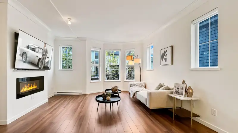 103 14833 61 AVENUE - photo 1 of 21