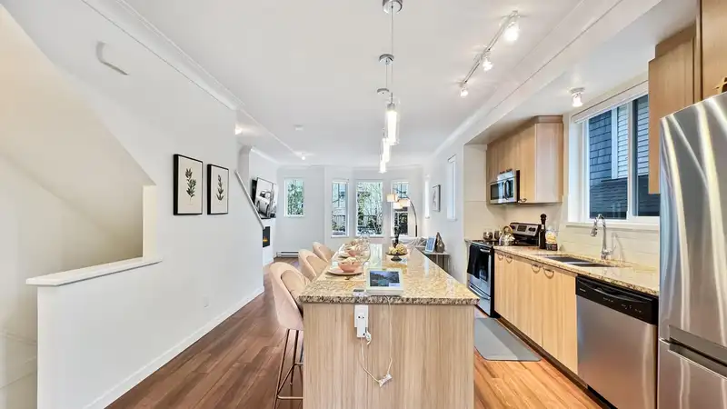 103 14833 61 AVENUE - photo 4 of 21