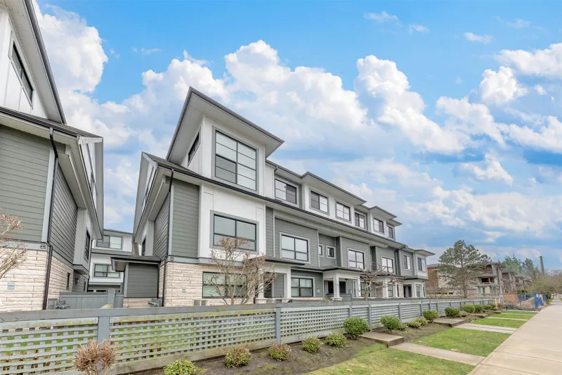 21 7168 LYNNWOOD DRIVE - photo 1 of 22