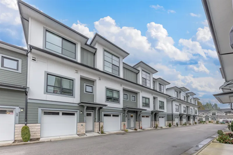 21 7168 LYNNWOOD DRIVE - photo 3 of 22