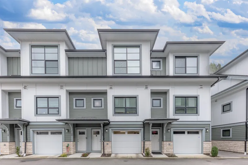 21 7168 LYNNWOOD DRIVE - photo 4 of 22