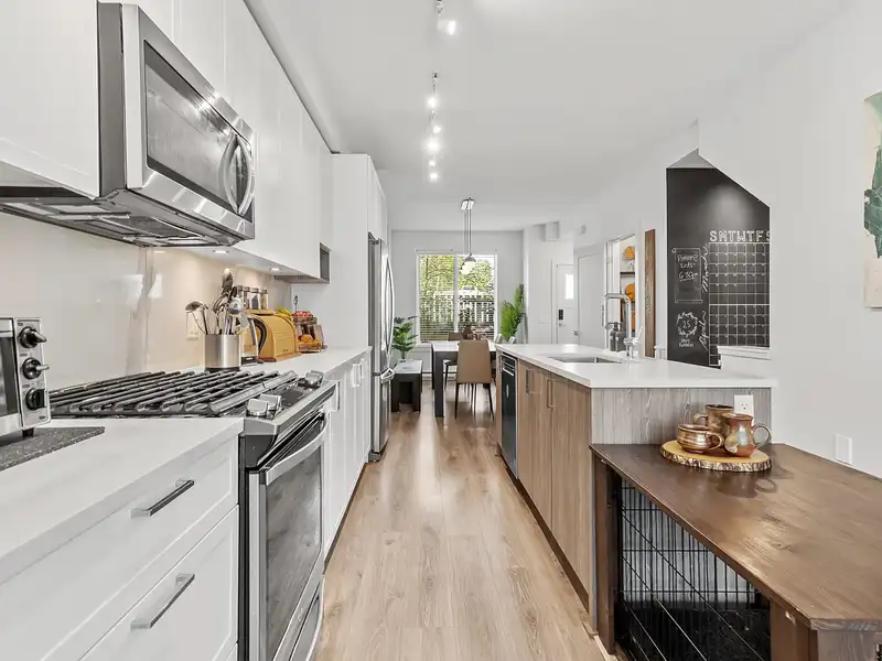 6 9688 162A STREET - photo 2 of 40