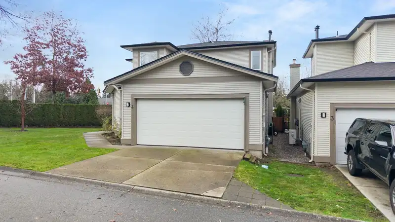 4 20881 87 AVENUE - photo 2 of 32