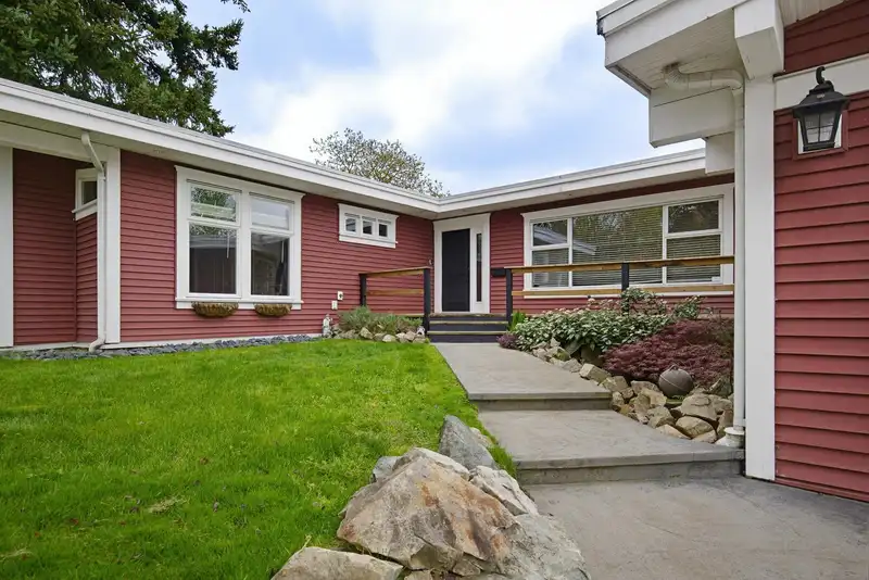2662 SHEFFIELD WAY - photo 1 of 40